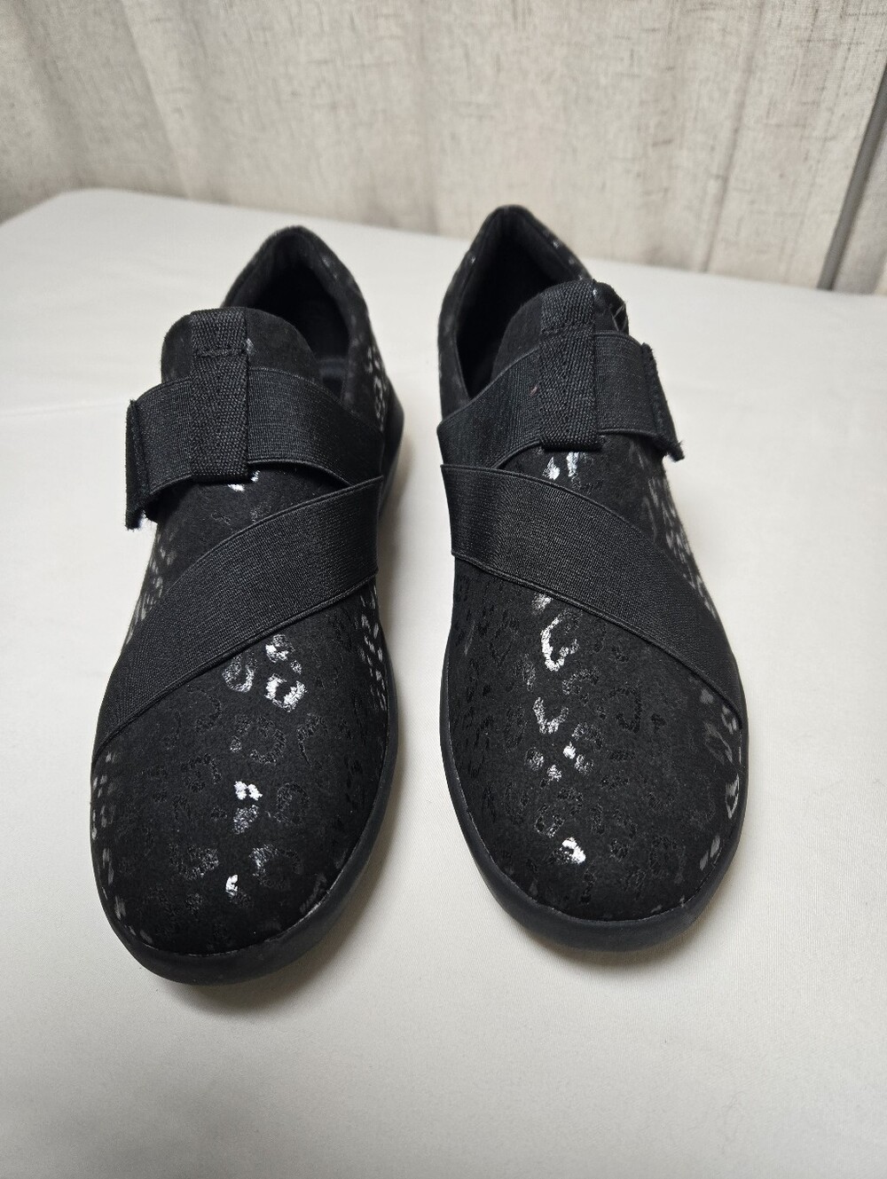 Clarks Collection Ladies Slip On Black Animal Print Shoe Size 9. NWOT